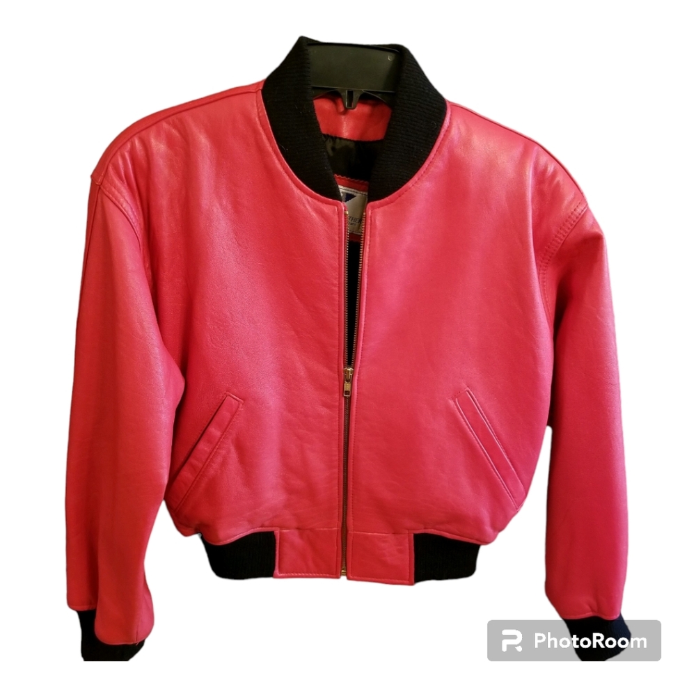 Vintage Wilson’s Red Leather Cropped Bomber Coat - Great condition - Small